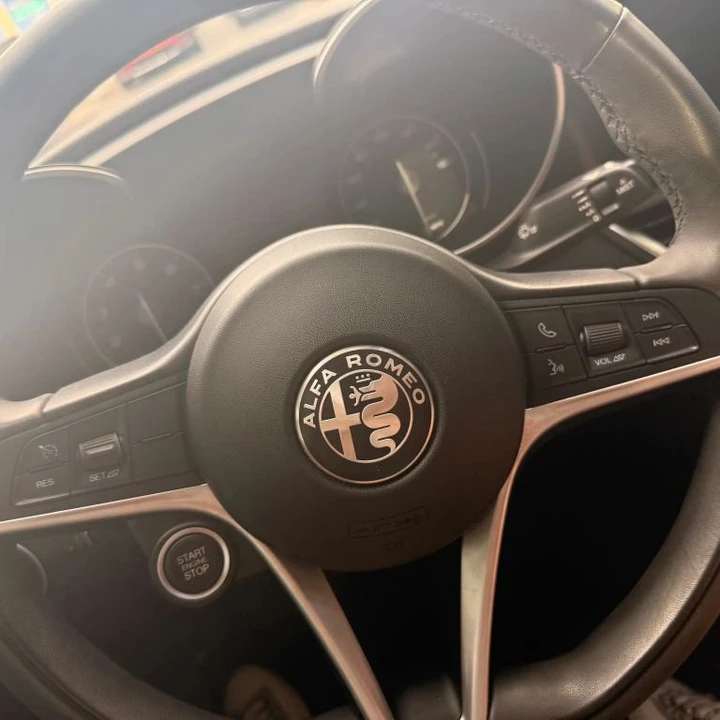2019 Alfa Romeo Giulia - Image 18 of 18