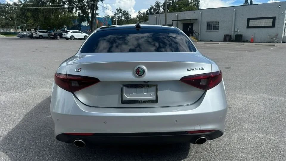 2019 Alfa Romeo Giulia - Image 5 of 18