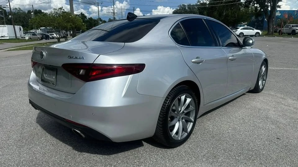 2019 Alfa Romeo Giulia - Image 8 of 18