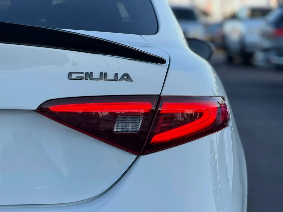 2019 Alfa Romeo Giulia - Image 9 of 20