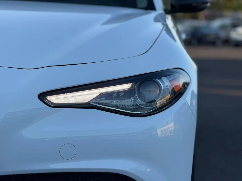 2019 Alfa Romeo Giulia - Image 6 of 20