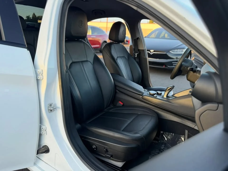 2019 Alfa Romeo Giulia - Image 10 of 20