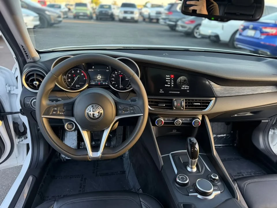 2019 Alfa Romeo Giulia - Image 12 of 20