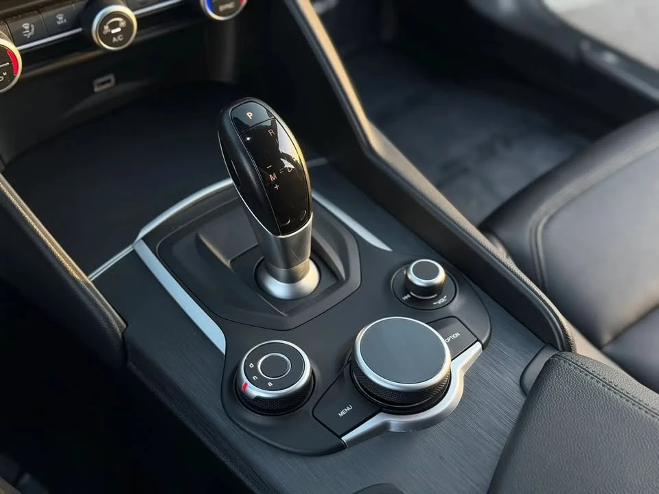 2019 Alfa Romeo Giulia - Image 16 of 20