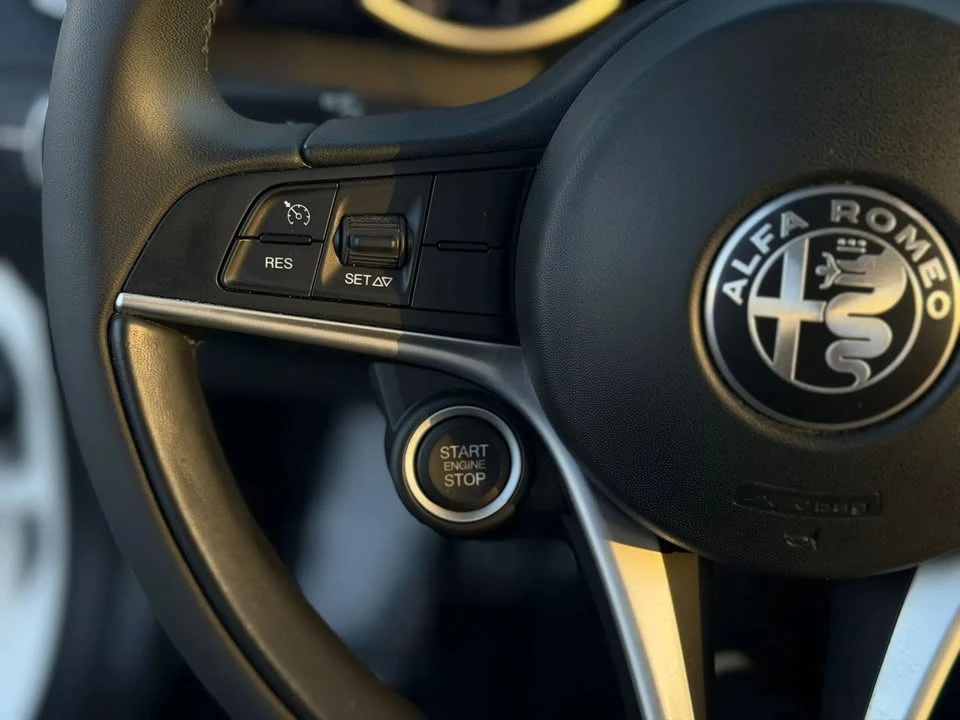 2019 Alfa Romeo Giulia - Image 15 of 20