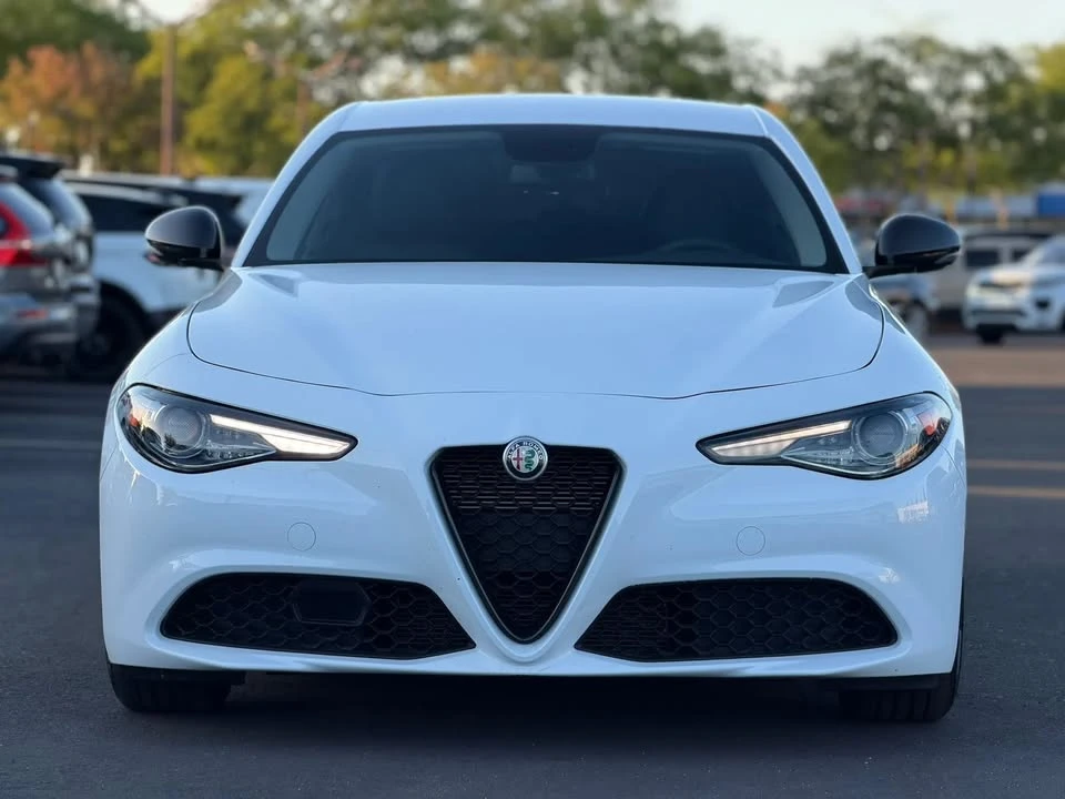 2019 Alfa Romeo Giulia - Image 5 of 20