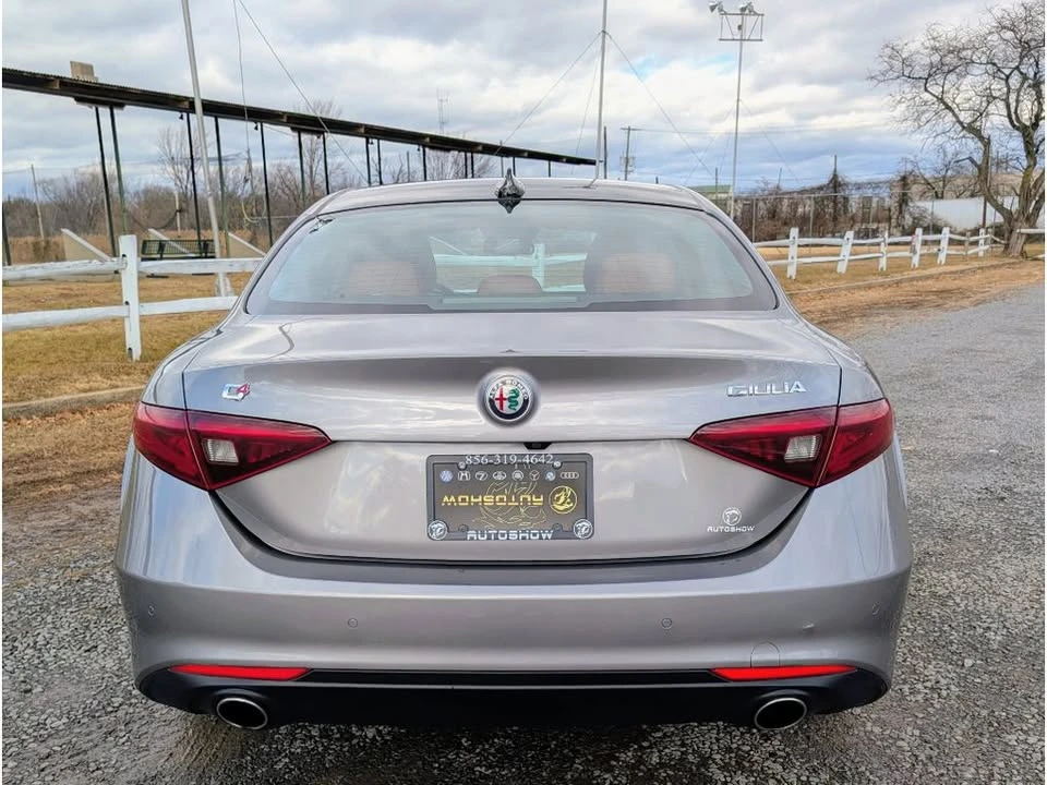 2019 Alfa Romeo Giulia - Image 6 of 20
