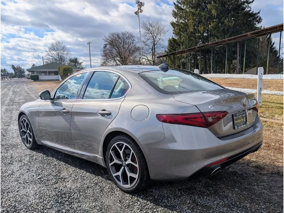 2019 Alfa Romeo Giulia - Image 5 of 20