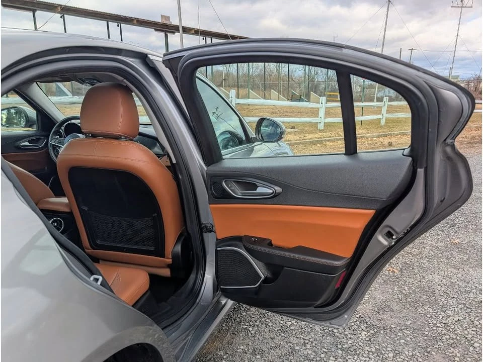 2019 Alfa Romeo Giulia - Image 12 of 20