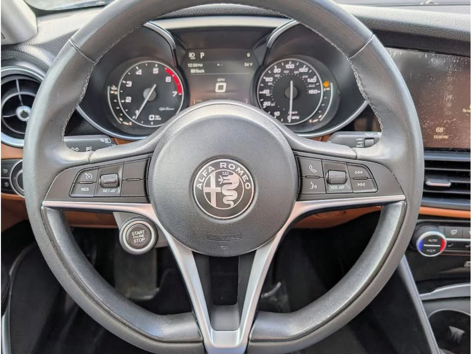 2019 Alfa Romeo Giulia - Image 18 of 20