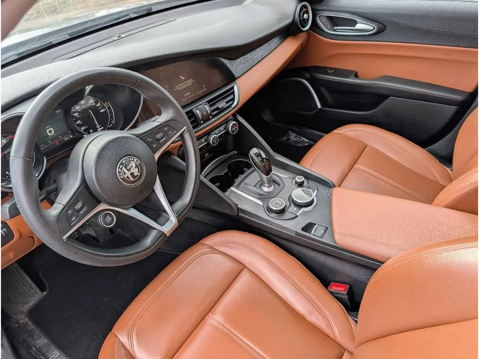 2019 Alfa Romeo Giulia - Image 17 of 20