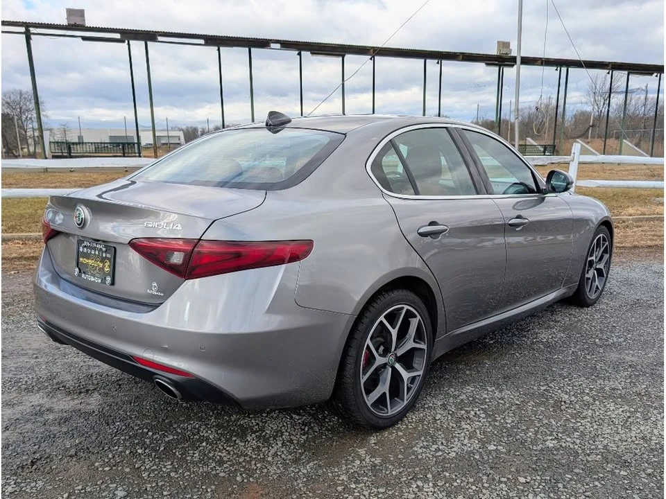 2019 Alfa Romeo Giulia - Image 7 of 20