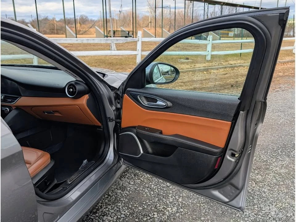 2019 Alfa Romeo Giulia - Image 11 of 20