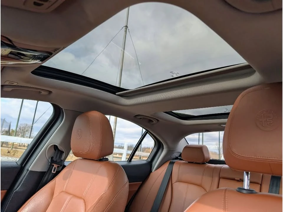 2019 Alfa Romeo Giulia - Image 14 of 20