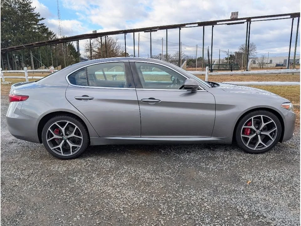 2019 Alfa Romeo Giulia - Image 8 of 20