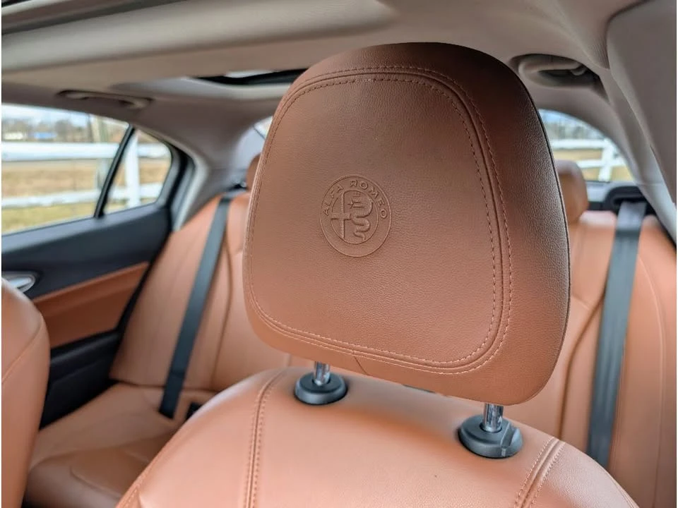 2019 Alfa Romeo Giulia - Image 15 of 20