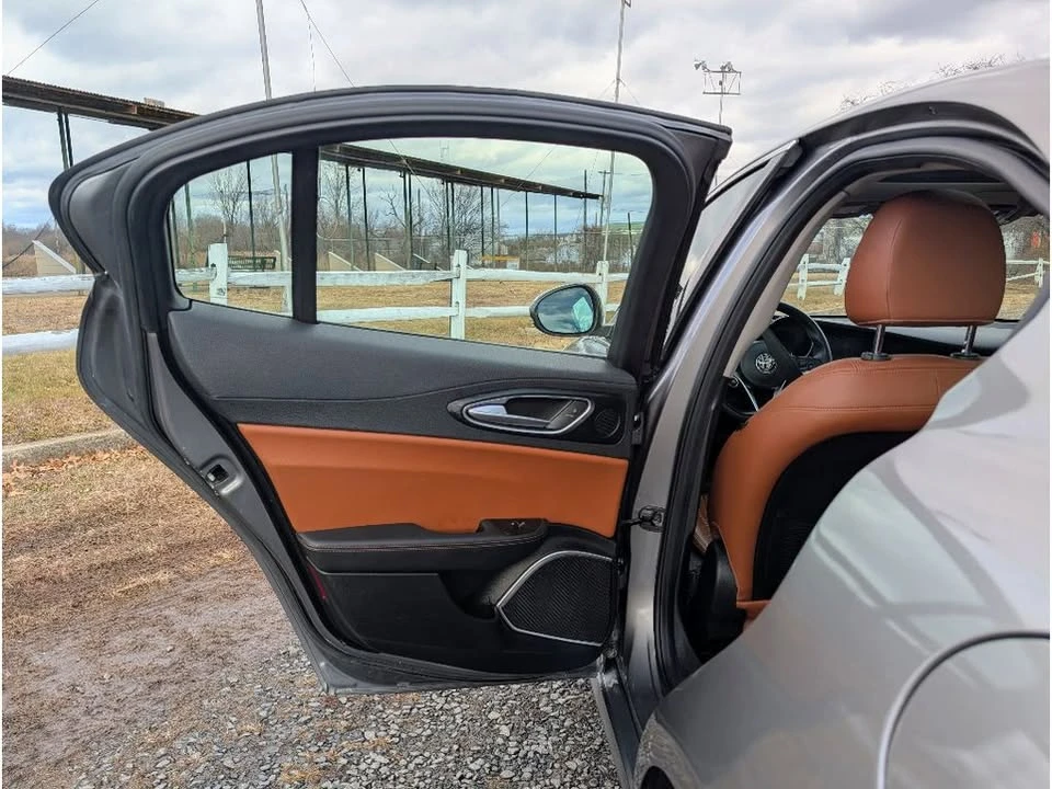 2019 Alfa Romeo Giulia - Image 10 of 20