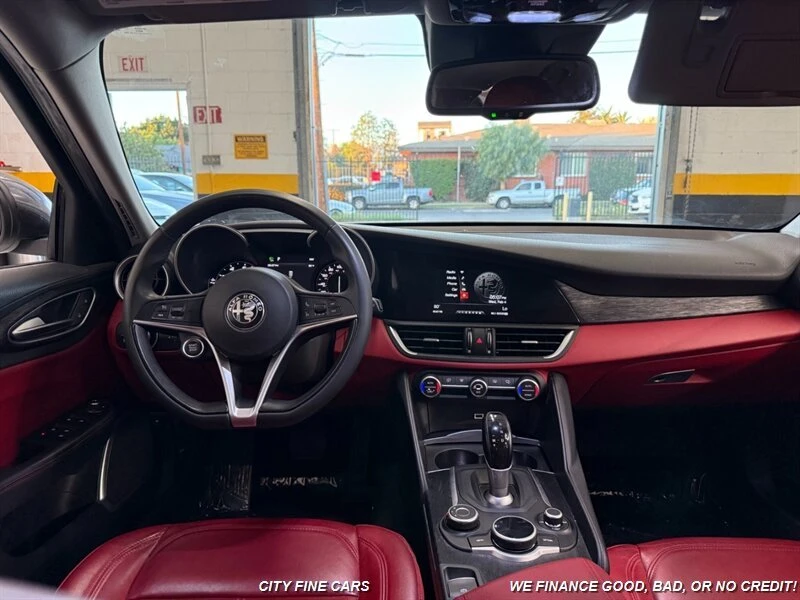 2019 Alfa Romeo Giulia - Image 14 of 20