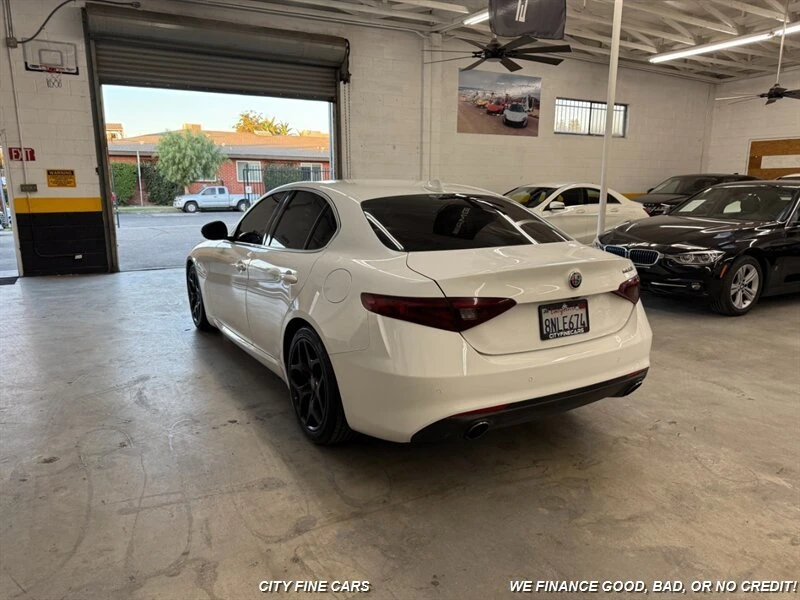 2019 Alfa Romeo Giulia - Image 7 of 20
