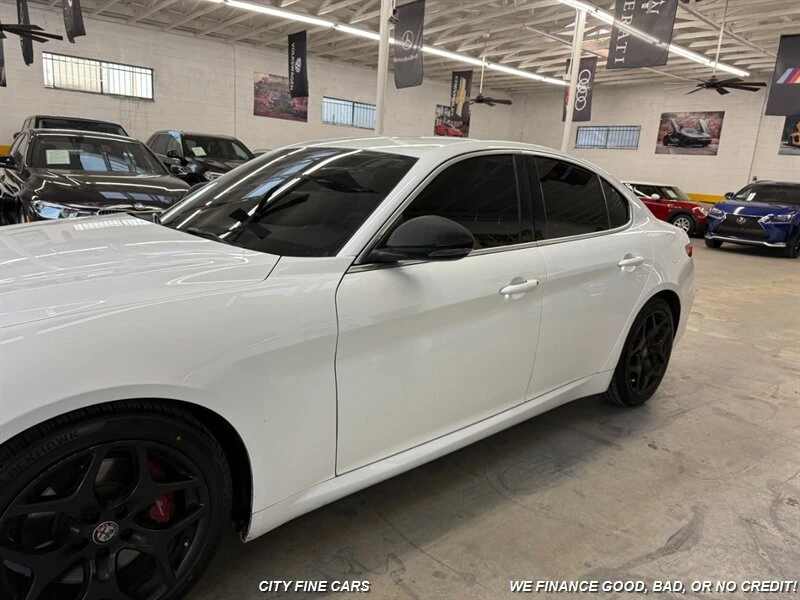 2019 Alfa Romeo Giulia - Image 5 of 20