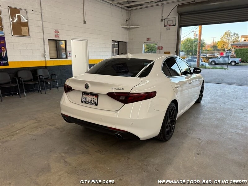 2019 Alfa Romeo Giulia - Image 9 of 20