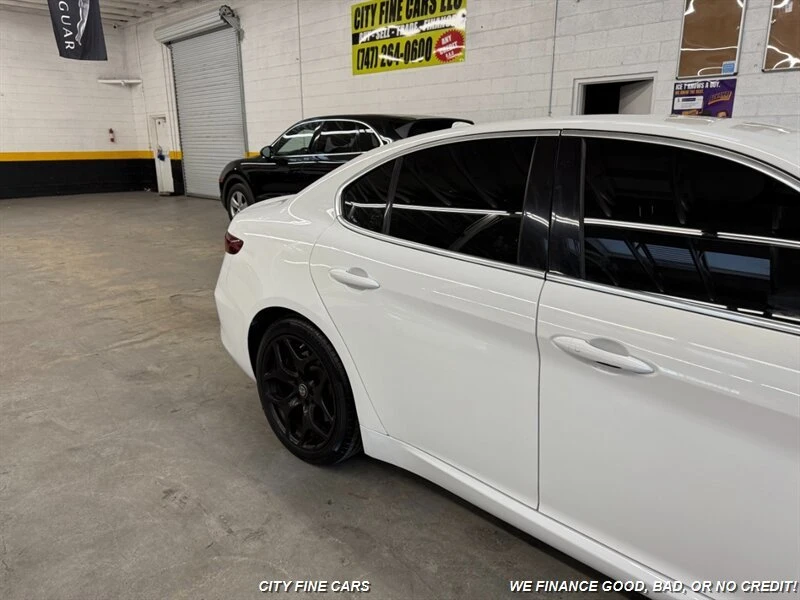 2019 Alfa Romeo Giulia - Image 10 of 20
