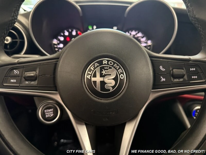 2019 Alfa Romeo Giulia - Image 17 of 20