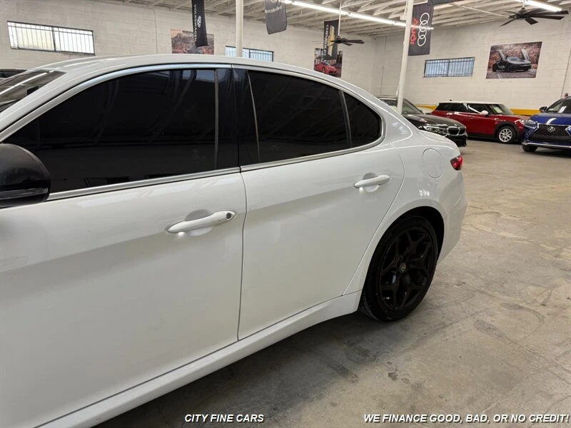 2019 Alfa Romeo Giulia - Image 6 of 20