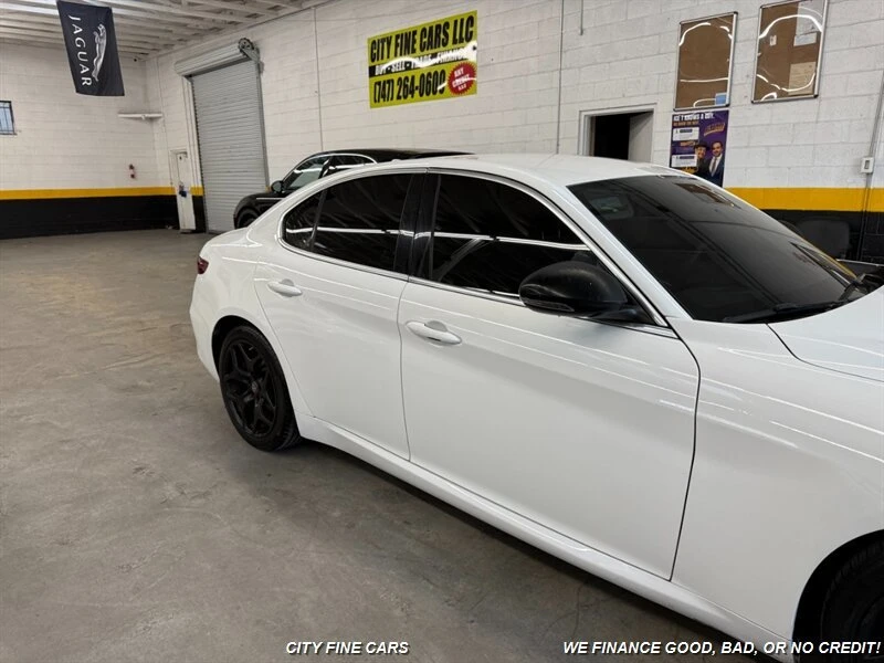 2019 Alfa Romeo Giulia - Image 11 of 20