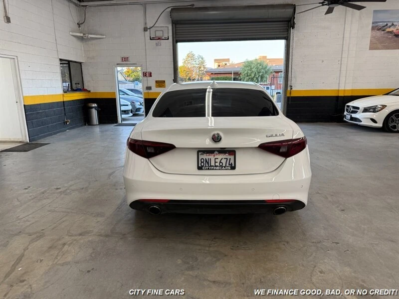 2019 Alfa Romeo Giulia - Image 8 of 20