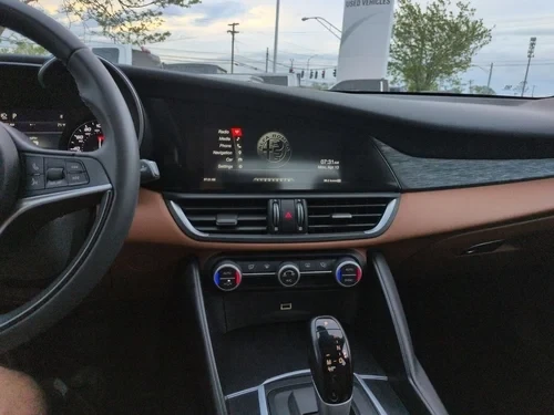 2019 Alfa Romeo Giulia - Image 11 of 19