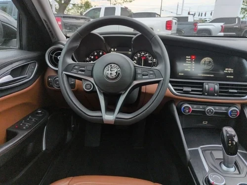 2019 Alfa Romeo Giulia - Image 10 of 19