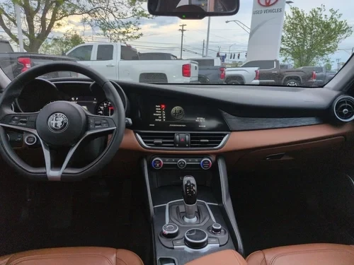 2019 Alfa Romeo Giulia - Image 9 of 19