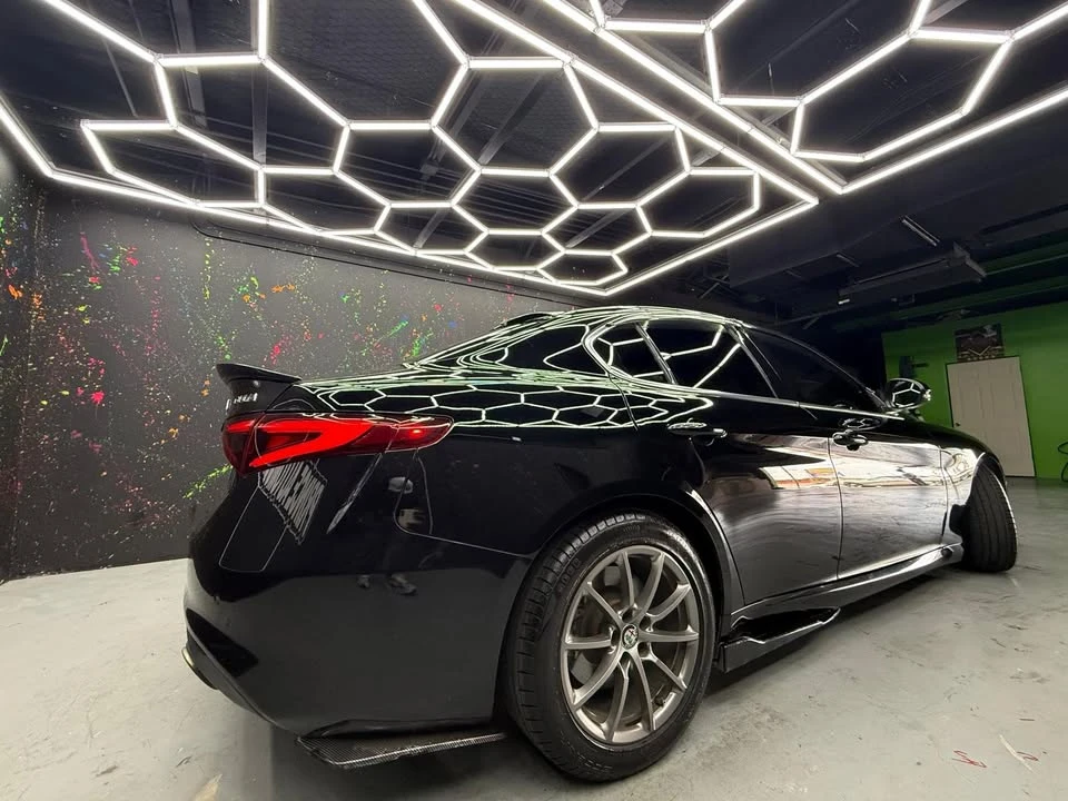 2019 Alfa Romeo Giulia - Image 14 of 15