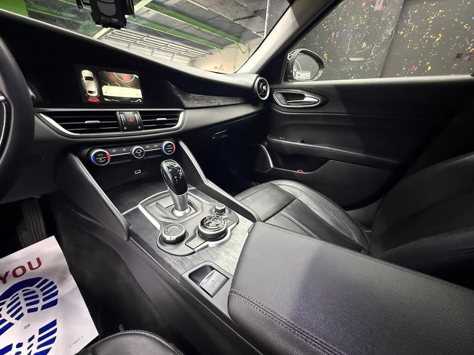 2019 Alfa Romeo Giulia - Image 4 of 15