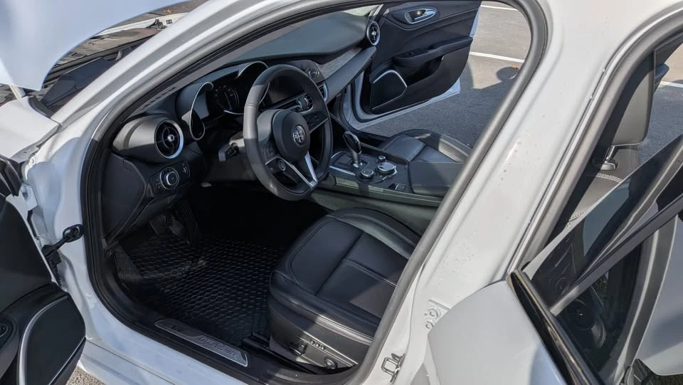2019 Alfa Romeo Giulia - Image 7 of 14