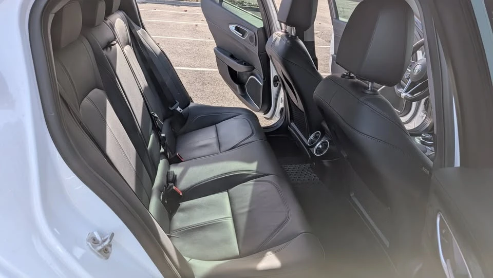 2019 Alfa Romeo Giulia - Image 11 of 14