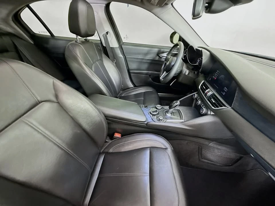 2019 Alfa Romeo Giulia - Image 16 of 19