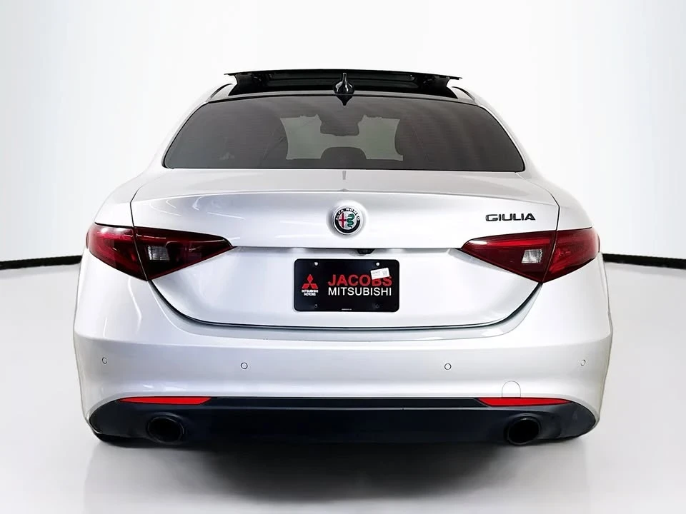 2019 Alfa Romeo Giulia - Image 5 of 19