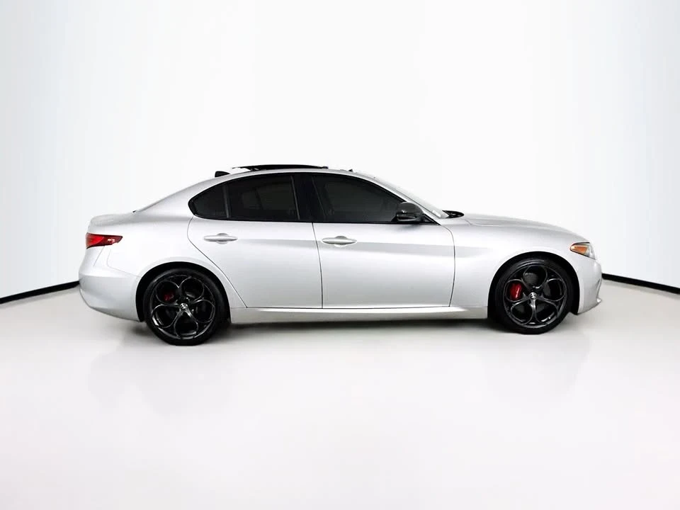 2019 Alfa Romeo Giulia - Image 7 of 19