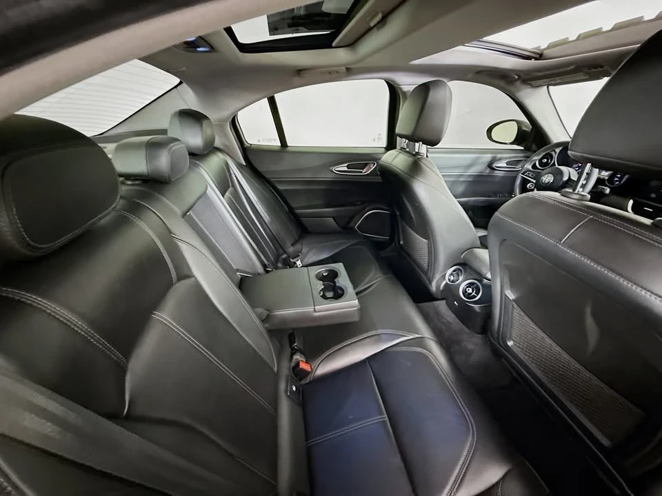 2019 Alfa Romeo Giulia - Image 15 of 19