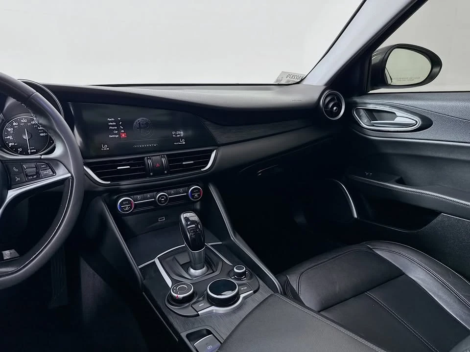 2019 Alfa Romeo Giulia - Image 12 of 19