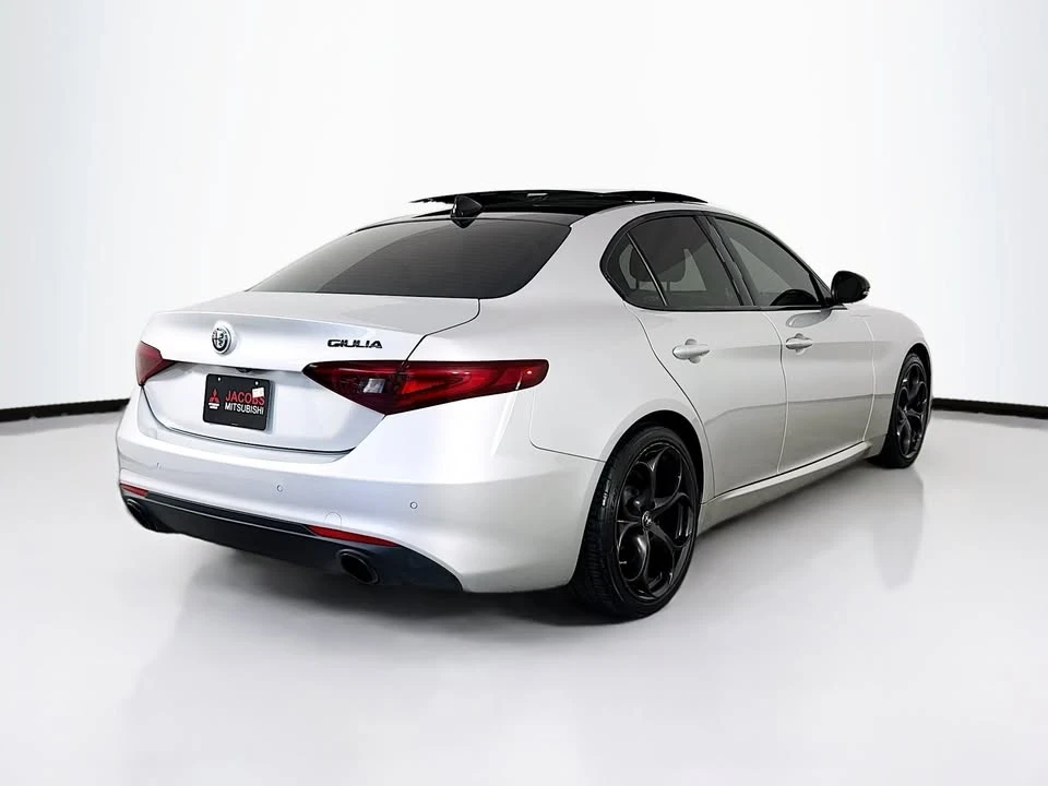2019 Alfa Romeo Giulia - Image 6 of 19