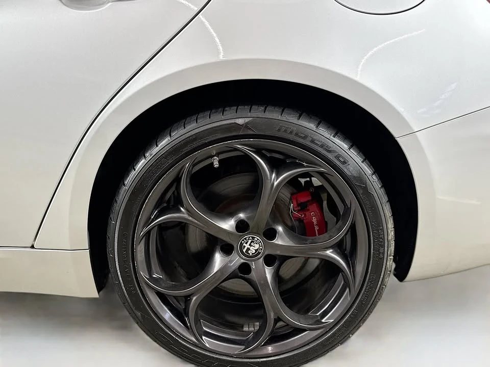 2019 Alfa Romeo Giulia - Image 17 of 19