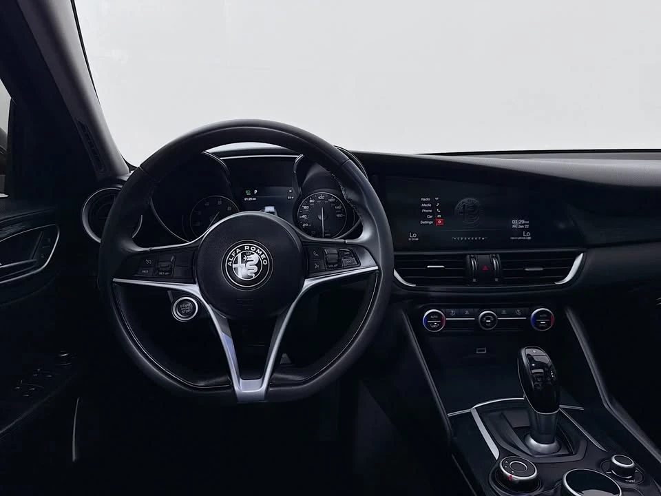 2019 Alfa Romeo Giulia - Image 11 of 19
