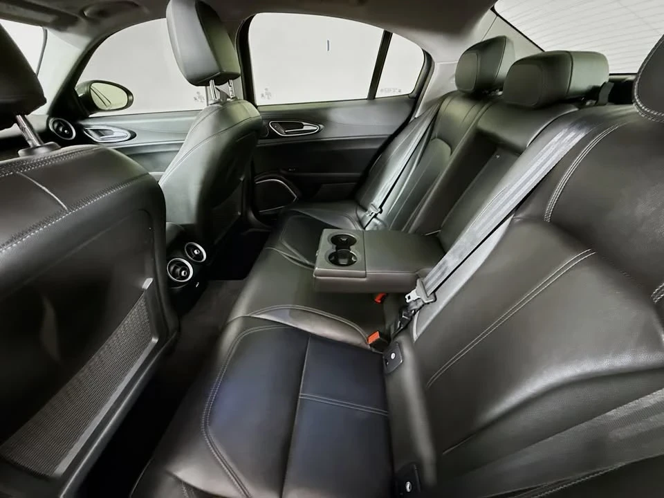 2019 Alfa Romeo Giulia - Image 13 of 19