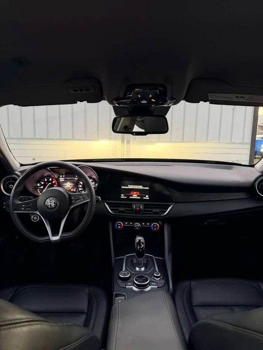 2019 Alfa Romeo Giulia - Image 12 of 15