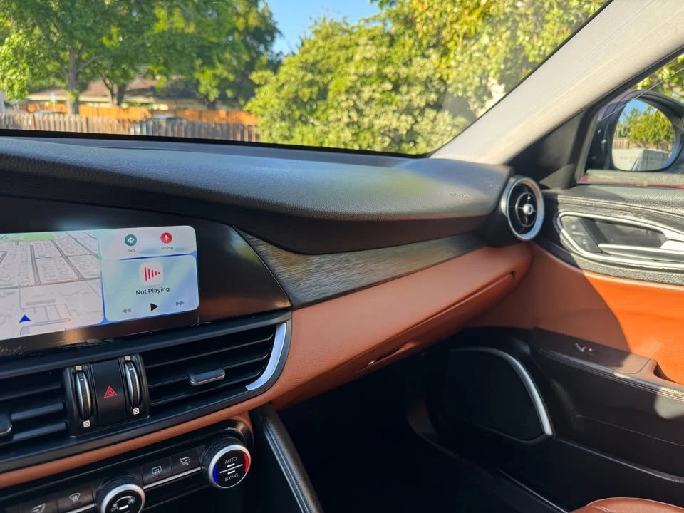 2019 Alfa Romeo Giulia - Image 16 of 17