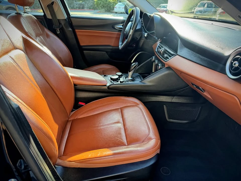 2019 Alfa Romeo Giulia - Image 8 of 17