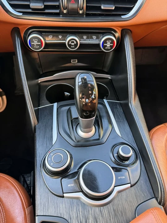 2019 Alfa Romeo Giulia - Image 14 of 17